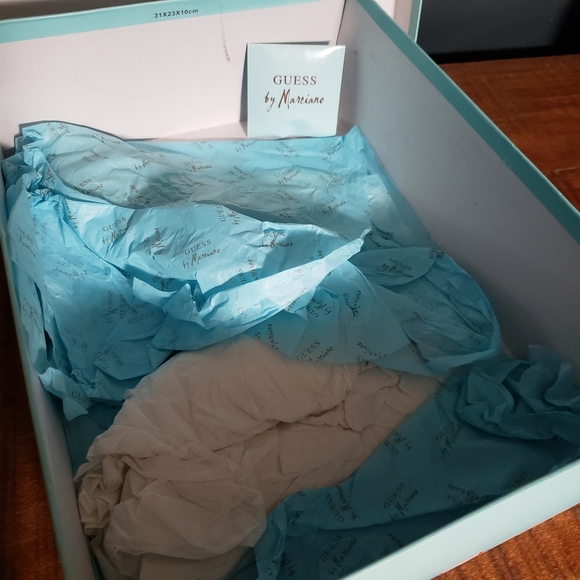 Guess Roxanne shoes size 8M - Picture 6 of 7